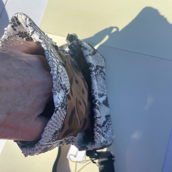 NWT Aimee Kestenberg Cross Body Snakeskin Embossed Leather Bag Black and… - Picture 6 of 8